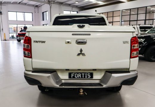 2015 MITSUBISHI TRITON GLS 4X4