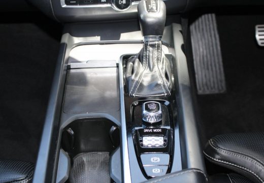 2020 Volvo XC60 T6 R-Design 246