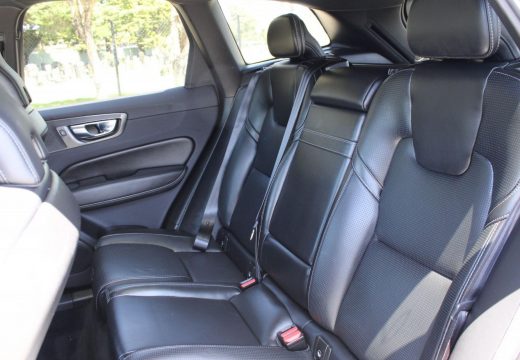 2020 Volvo XC60 T6 R-Design 246