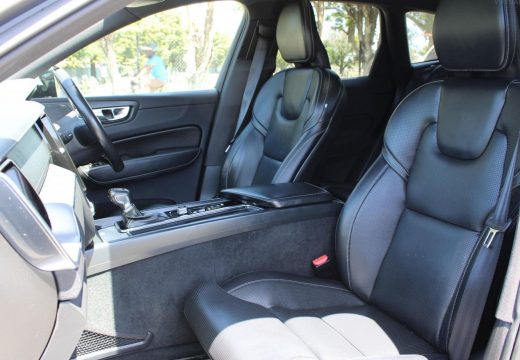 2020 Volvo XC60 T6 R-Design 246