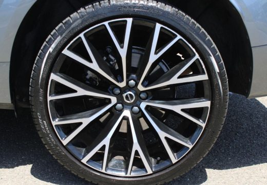 2020 Volvo XC60 T6 R-Design 246