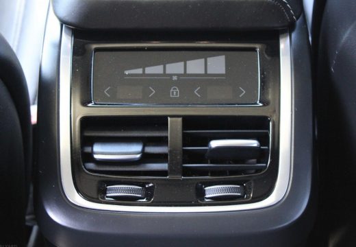 2020 Volvo XC60 T6 R-Design 246