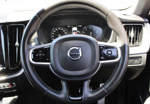 2020 Volvo XC60 T6 R-Design 246
