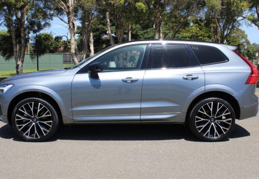 2020 Volvo XC60 T6 R-Design 246