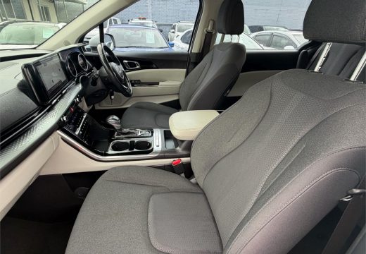 2023 Kia Carnival Si
