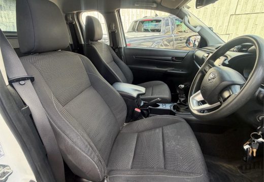 2017 Toyota Hilux SR 4X2