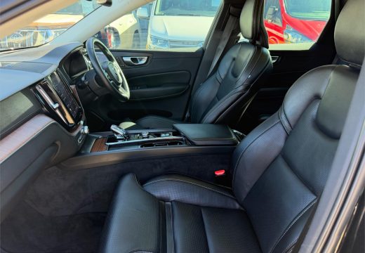 2023 Volvo XC60 Ultimate B6 Dark