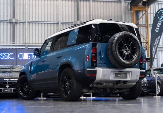 2022 Land Rover Defender 110 D300 SE L663
