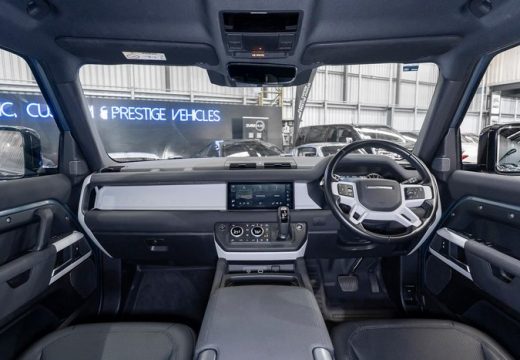 2022 Land Rover Defender 110 D300 SE L663