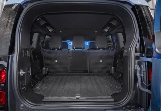 2022 Land Rover Defender 110 D300 SE L663