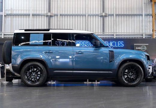2022 Land Rover Defender 110 D300 SE L663