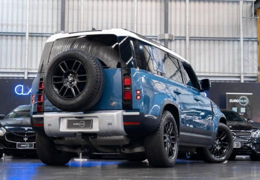 2022 Land Rover Defender 110 D300 SE L663